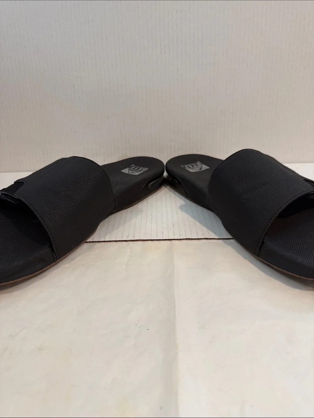 Reef Men’s Black Slide Fanning Sandals with Bottle Opener on the Sole (sz 14)